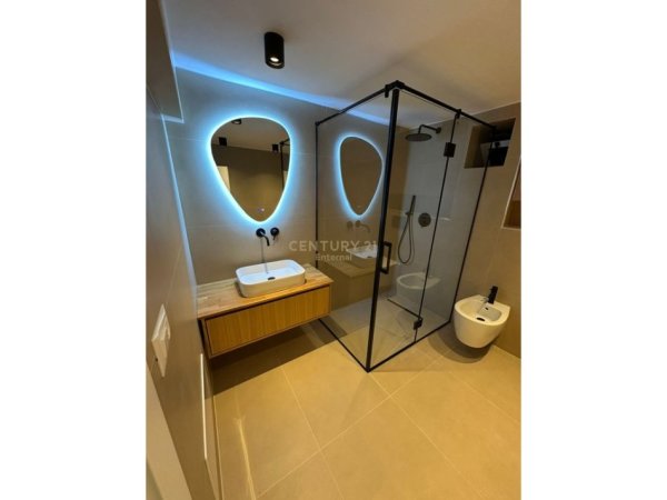 Tirane, jepet me qera apartament 2+1+Ballkon Kati 1, 90 m² 700 € (Rr. Mihal Grameno)