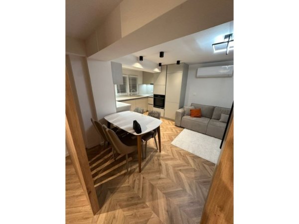 Tirane, jepet me qera apartament 2+1+Ballkon Kati 1, 90 m² 700 € (Rr. Mihal Grameno)