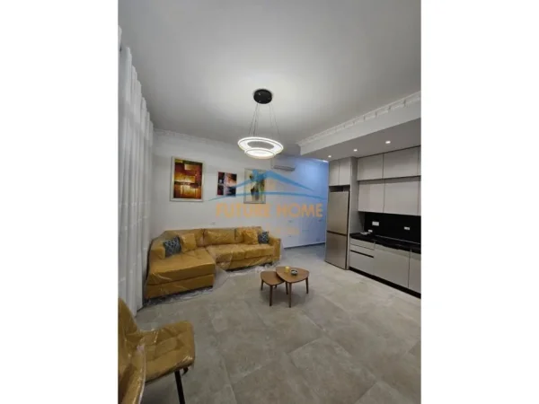 Tirane, jepet me qera apartament 2+1+Ballkon Kati 8, 109 m² 1.100 € (Qender)