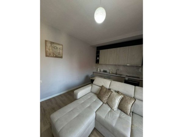 Tirane, jepet me qera apartament 2+1 Kati 2, 94 m² 700 € (Jordan Misja)