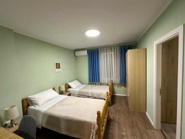 Tirane, jepet me qera apartament 2+1 Kati 3, 93 m² 850 € 