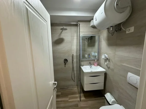 Tirane, jepet me qera apartament 2+1 Kati 3, 93 m² 850 € 