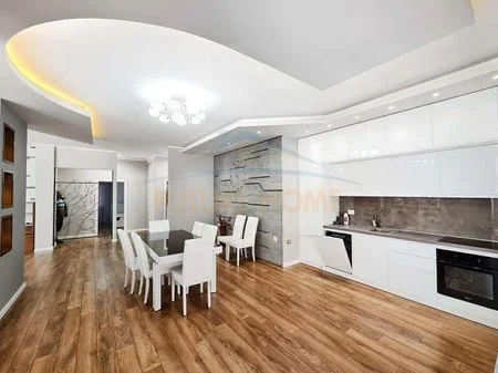 Tirane, jepet me qera apartament 4+1 Kati 1, 200 m² 1.300 € 