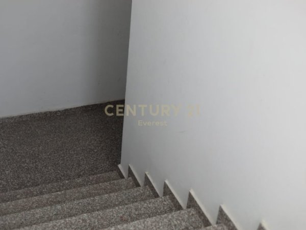 Tirane, jepet me qera apartament 1+1 Kati 4, 55 m² 600 € (Kompleksi Kika 2)