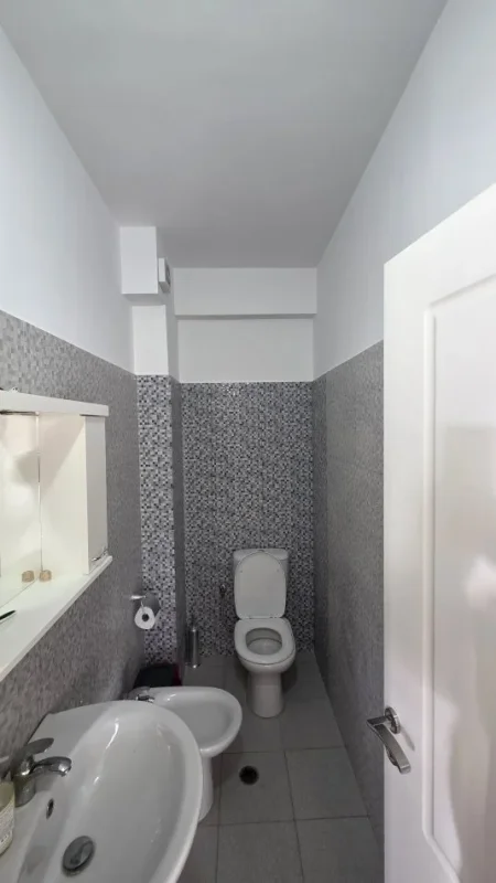 Lushnje, shitet apartament 2+1+Ballkon Kati 6, 104 m² 