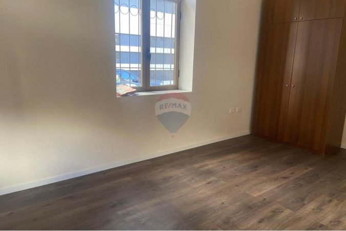 Tirane, jepet me qera ambjent biznesi Kati 0, 72 m² 1.000 € (Rruga e Dibres)