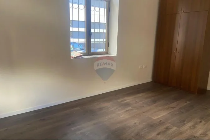 Tirane, jepet me qera ambjent biznesi Kati 0, 72 m² 1.000 € (Rruga e Dibres)