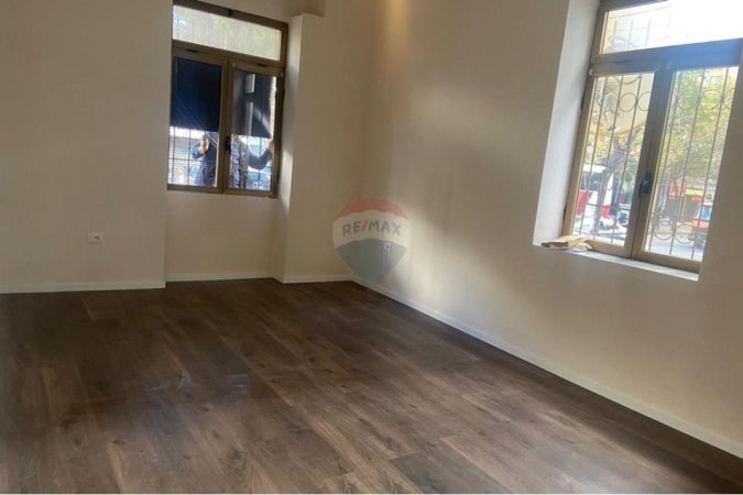 Tirane, jepet me qera ambjent biznesi Kati 0, 72 m² 1.000 € (Rruga e Dibres)
