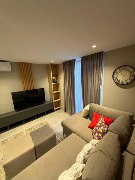 Tirane, shitet apartament duplex 1+1 Kati 1, 72 m² 122.000 € (Rruga e Kavajes)