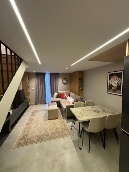 Tirane, shitet apartament duplex 1+1 Kati 1, 72 m² 122.000 € (Rruga e Kavajes)