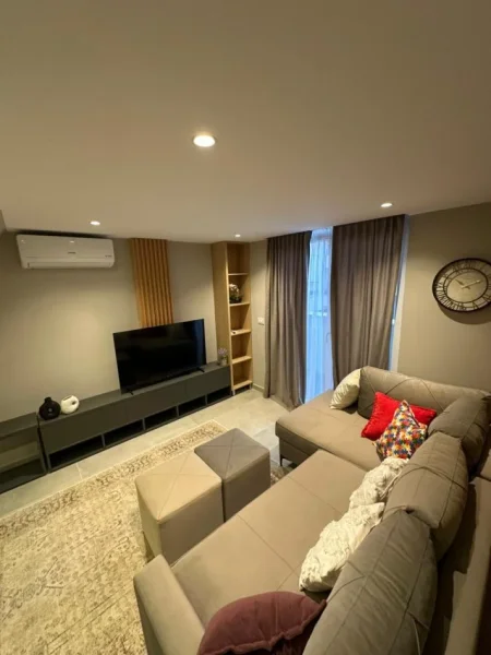 Tirane, shitet apartament duplex 1+1 Kati 1, 72 m² 122.000 € (Rruga e Kavajes)