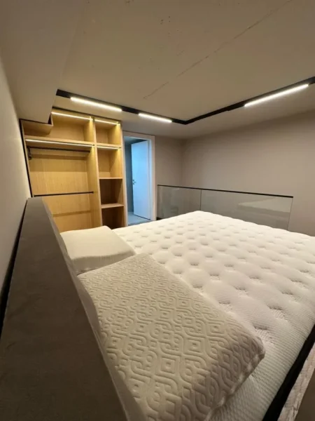 Tirane, shitet apartament duplex 1+1 Kati 1, 72 m² 122.000 € (Rruga e Kavajes)