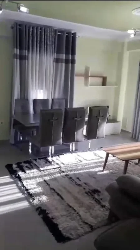 Tirane, jepet me qera apartament 2+1 Kati 4, 400 € 