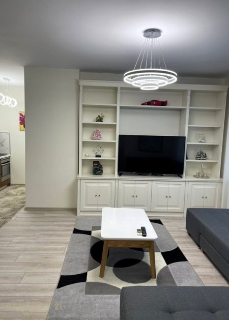 Tirane, jepet me qera apartament 1+1 Kati 8, 75 m² 1.000 € (Rruga e Kosovareve)