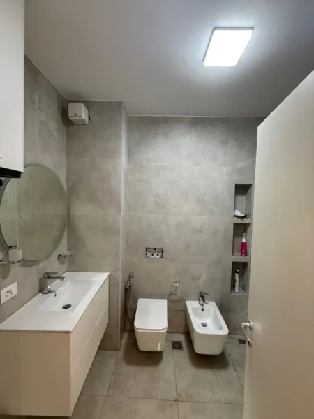 Tirane, jepet me qera ambjent biznesi , 130 m² 1.500 € (Fusha e aviacionit)