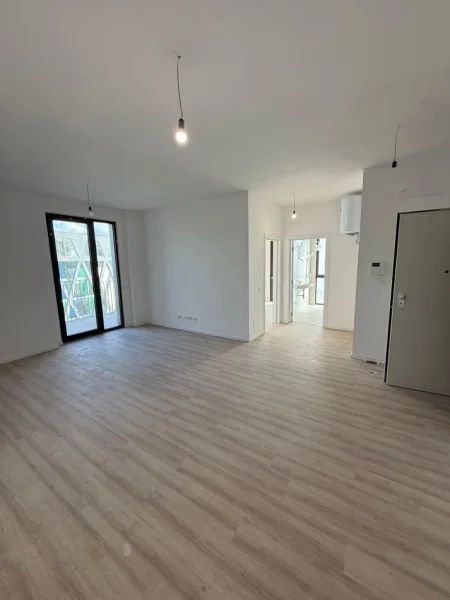 Tirane, jepet me qera zyre Kati 5, 75 m² 1.000 € (Parku Olimpik)
