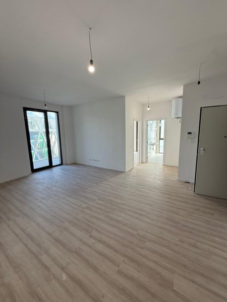 Tirane, jepet me qera zyre Kati 5, 75 m² 1.000 € (Parku Olimpik)