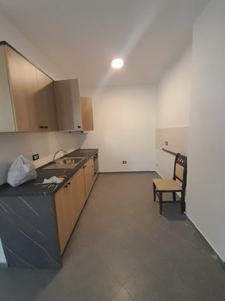 Tirane, jepet me qera apartament 2+1 Kati 2, 350 € 