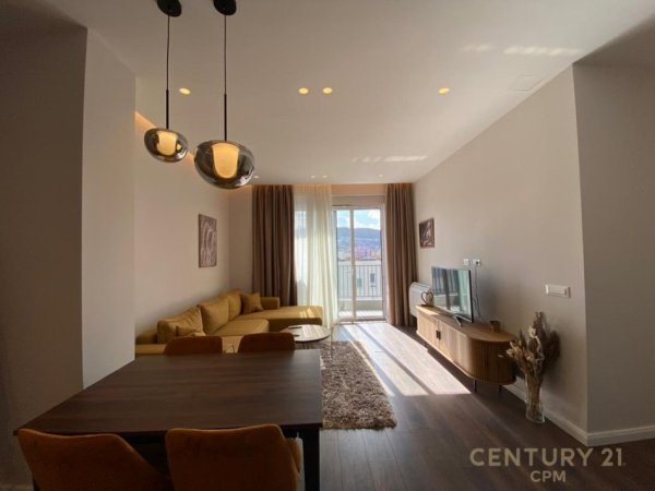 Tirane, jepet me qera apartament 2+1 Kati 9, 95 m² 1.100 € (KOMUNEN E PARISIT)