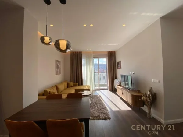 Tirane, jepet me qera apartament 2+1 Kati 9, 95 m² 1.100 € (KOMUNEN E PARISIT)