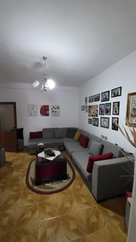 Lushnje, shitet apartament 2+1+Aneks Kati 0, 105 m² 