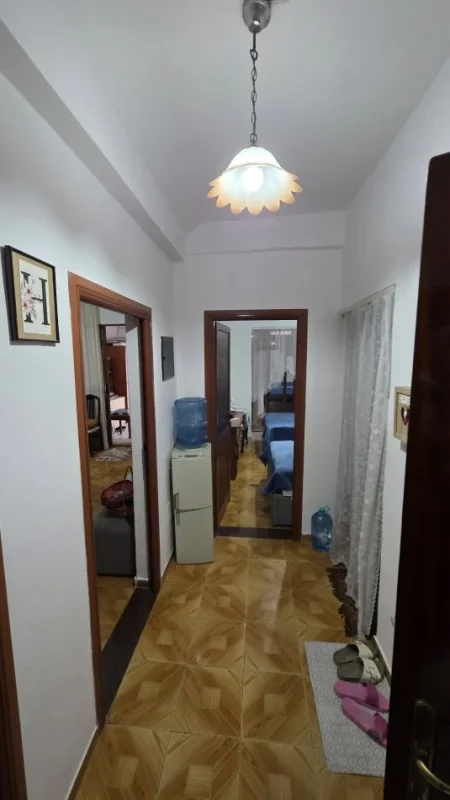 Lushnje, shitet apartament 2+1+Aneks Kati 0, 105 m² 