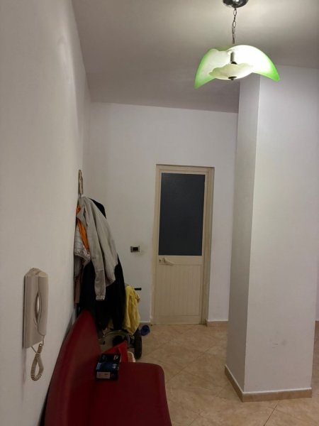 Tirane, jepet me qera apartament 2+1+Ballkon Kati 2, 85 m² 350 € 