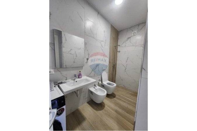 Tirane, jepet me qera apartament 1+1 Kati 5, 60 m² 550 € (Don Bosko)