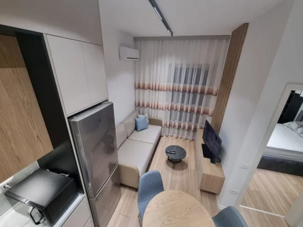 Tirane, jepet me qera apartament 1+1 Kati 8, 400 €