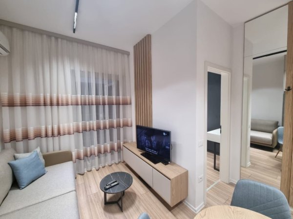 Tirane, jepet me qera apartament 1+1 Kati 8, 400 €