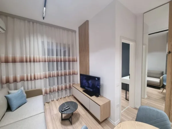 Tirane, jepet me qera apartament 1+1 Kati 8, 400 €