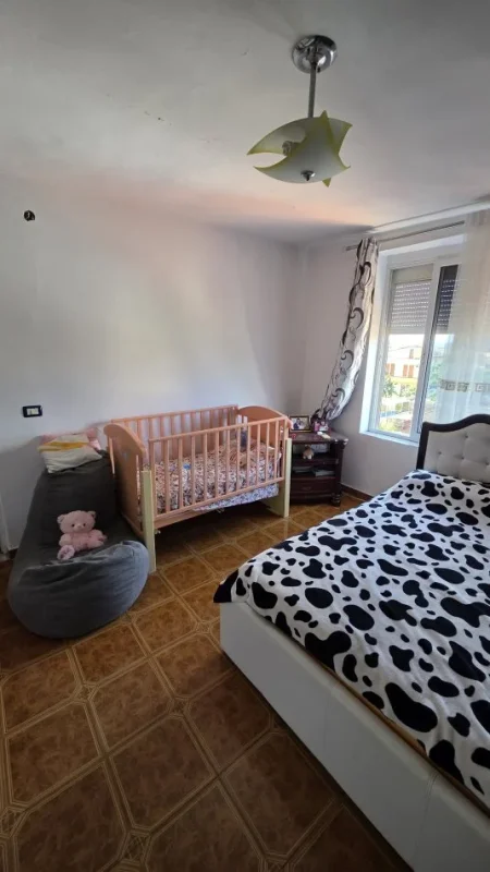 Lushnje, shitet apartament 2+1 Kati 4, 74 m²