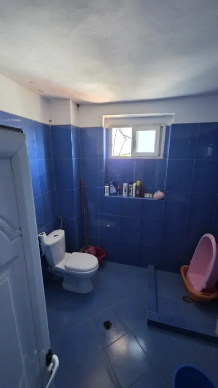 Lushnje, shitet apartament 2+1 Kati 4, 74 m²