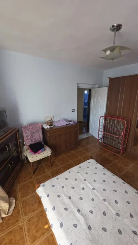Lushnje, shitet apartament 2+1 Kati 4, 74 m²