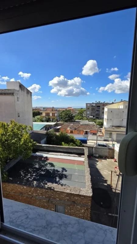 Lushnje, shitet apartament 2+1 Kati 4, 74 m²