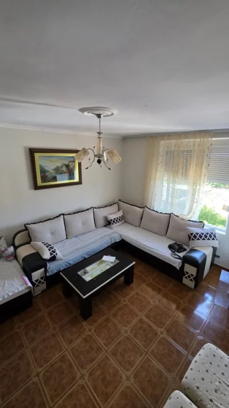 Lushnje, shitet apartament 2+1 Kati 4, 74 m²
