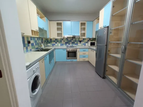 Tirane, jepet me qera apartament 2+1 Kati 2, 800 € 