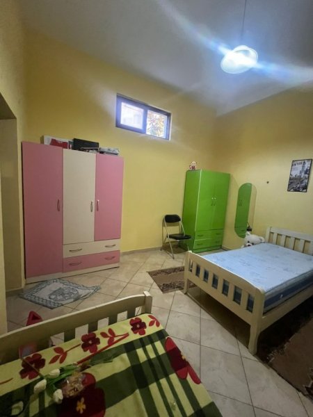 Tirane, jepet me qera apartament 1+1 Kati 1, 50 m² 300 € 