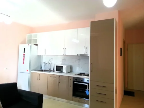 Tirane, jepet me qera apartament 1+1+Ballkon Kati 5, 68 m² 50.000 Leke (Zogu i Zi)