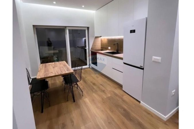 Tirane, shitet apartament 1+1 , (Rruga Muhamet Gjollesha)