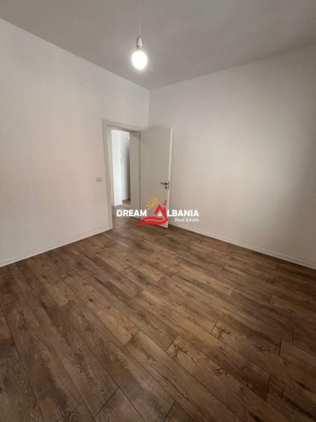 Tirane, jepet me qera Kati 2, 75 m² 600 € (ne Myslym Shyri prane Ish Adidasit)