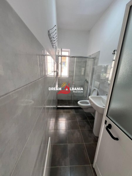 Tirane, jepet me qera Kati 2, 75 m² 600 € (ne Myslym Shyri prane Ish Adidasit)