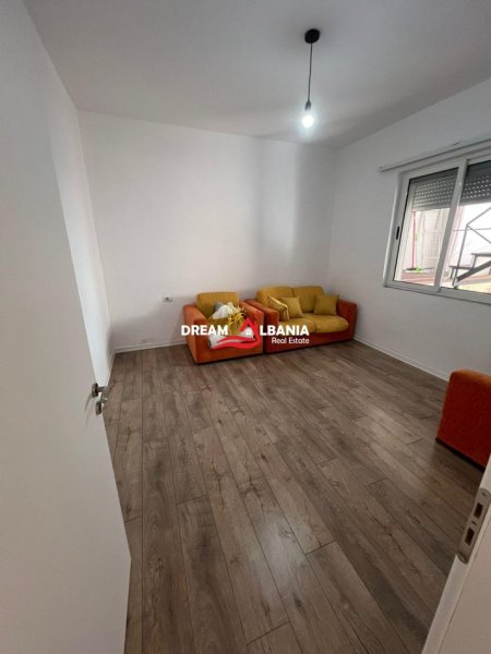 Tirane, jepet me qera Kati 2, 75 m² 600 € (ne Myslym Shyri prane Ish Adidasit)