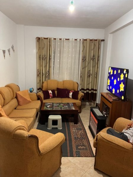 Tirane, jepet me qera apartament 1+1+Ballkon Kati 2, 65 m² 350 € (Rruga 3 Vellezerit Kondi)