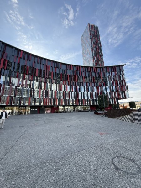 Tirane, jepet me qera ambjent biznesi Kati 2, 440 m² 