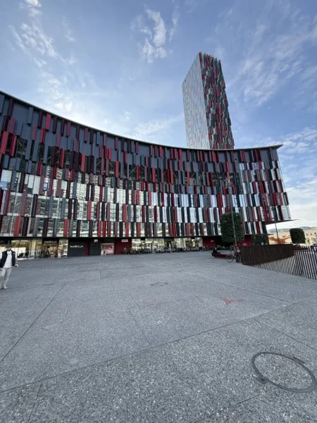 Tirane, jepet me qera ambjent biznesi Kati 2, 440 m² 