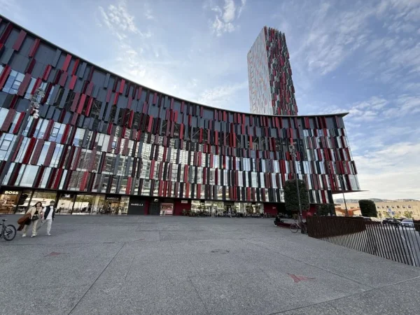 Tirane, jepet me qera ambjent biznesi Kati 2, 440 m² 