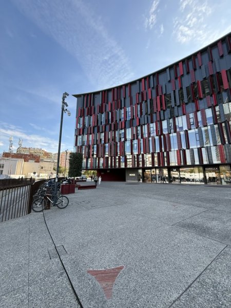 Tirane, jepet me qera ambjent biznesi Kati 2, 440 m² 