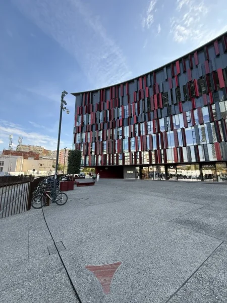 Tirane, jepet me qera ambjent biznesi Kati 2, 440 m² 