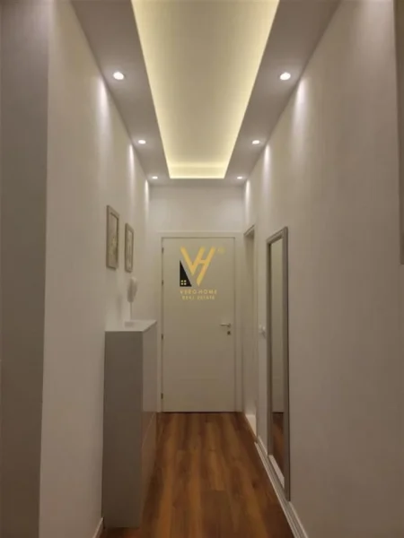 Tirane, jepet me qera apartament 1+1+Ballkon Kati 1, 50 m² 600 € (RRUGA E DURRESIT)